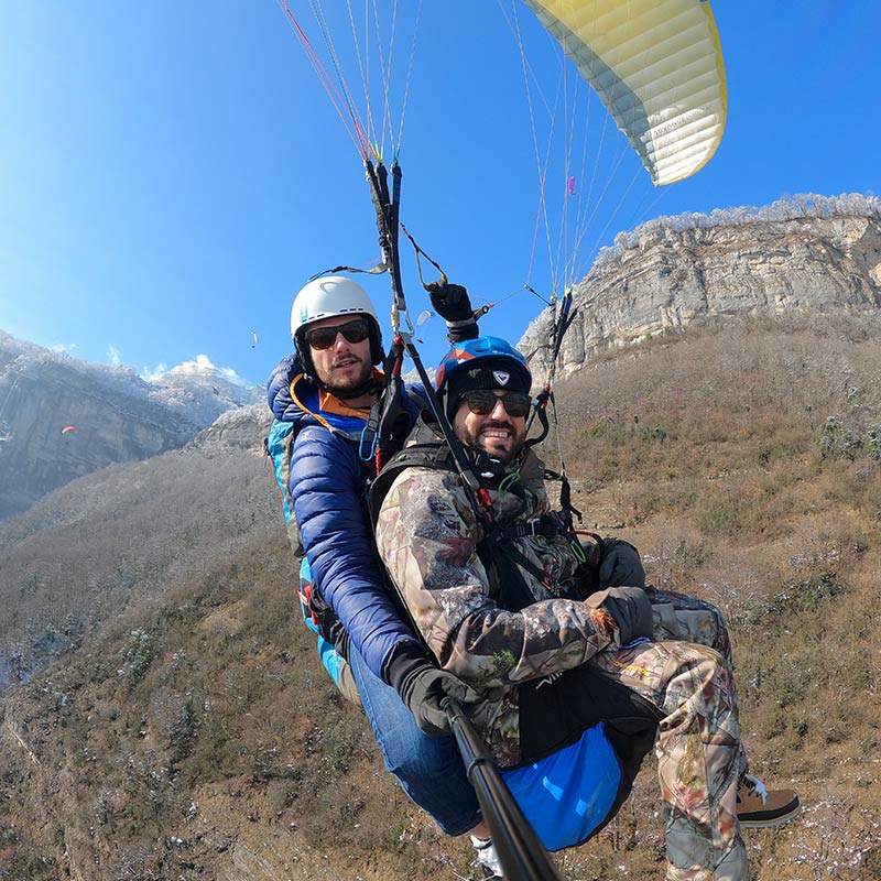 Baptême de parapente performance de longue durée à saint-hilaire-du-touvet